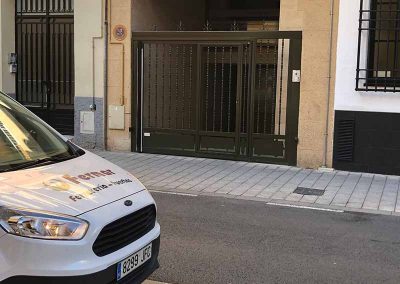 Puerta automática abatible de Garaje en Albacete